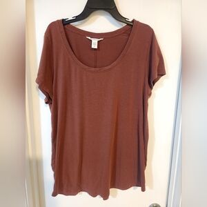 Athleta Scoop Neck Short Sleeve Tee in Brick